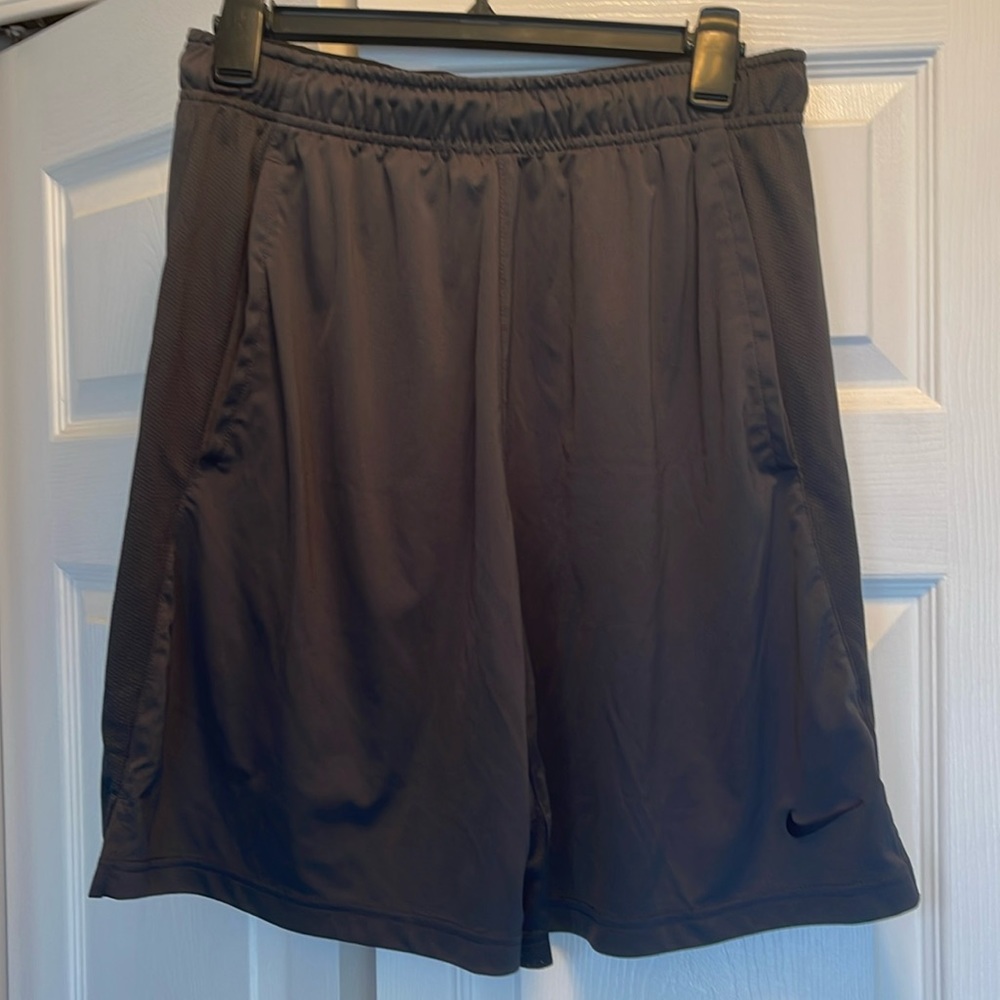 Nike NWOT men’s gray athletic shorts.